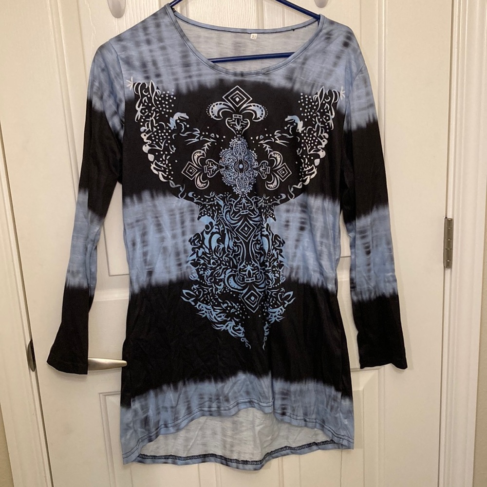 Long sleeve shirt with design